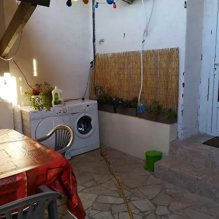 Mini Studio Cosy Avec Terrasse 15 Mn Centre Nimes Pensión