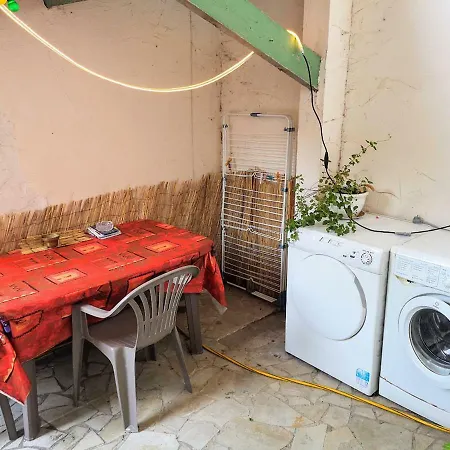 Mini Studio Cosy Avec Terrasse 15 Mn Centre Nimes Pensión